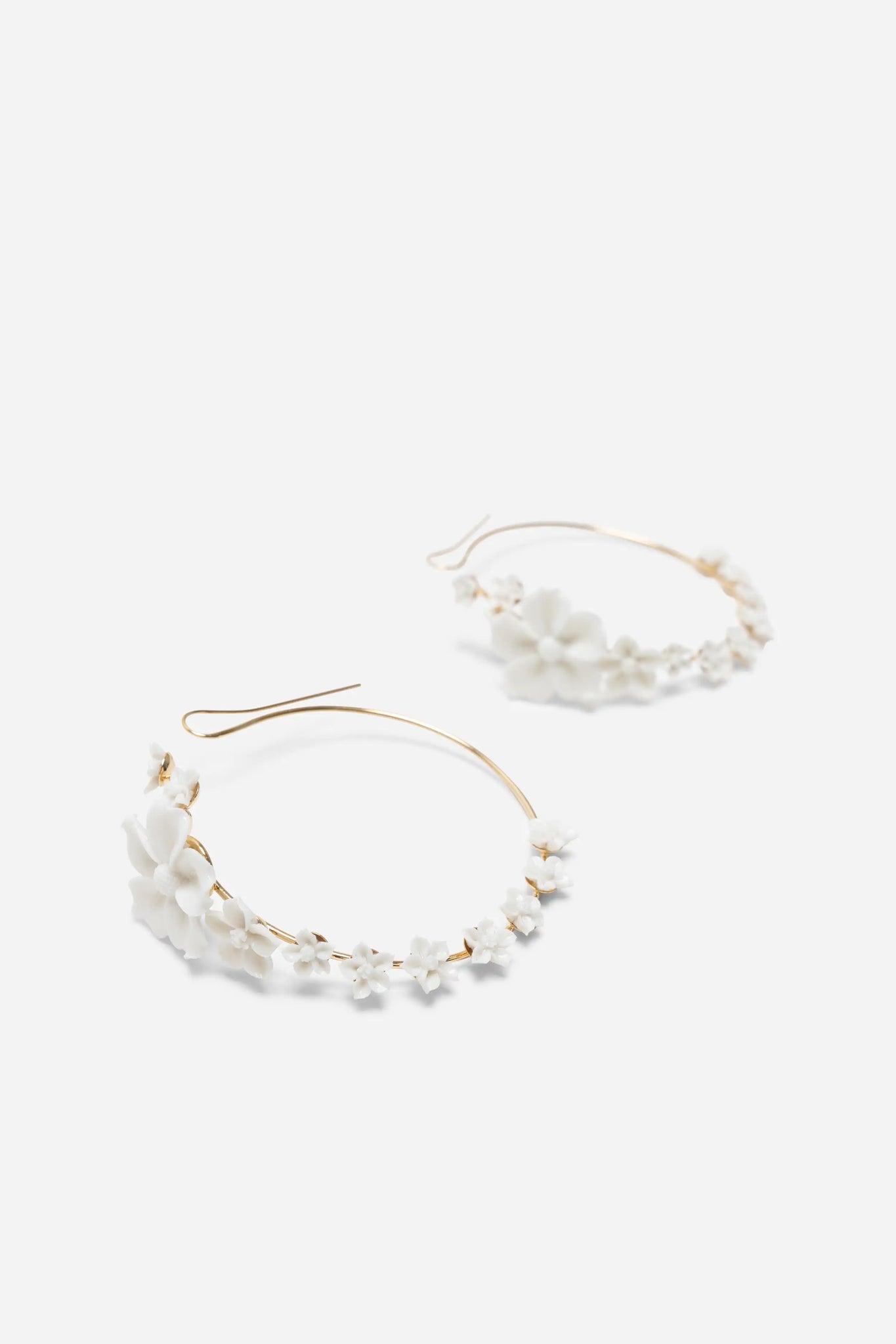 MORIBANA HOOP EARRINGS WHITE