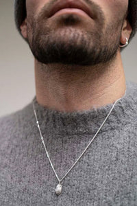 Ikonische Halskette mit menschlichem Herz, Silber (mittel)