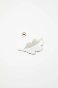 LEAF PIN OXID WHITE