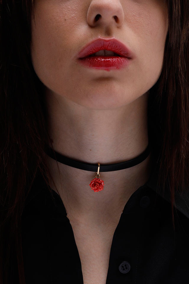 MINI ROSE LEATHER CHOKER RED